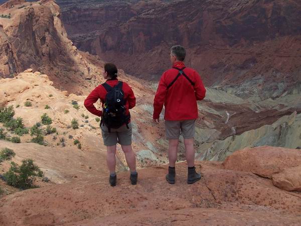 Magda en Fred - 2010: Uitzicht over een krater in Canyonlands NP