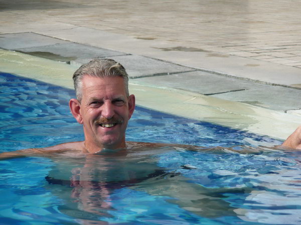 Fred februari 2013 Kuta op Bali In het hotel zwembad