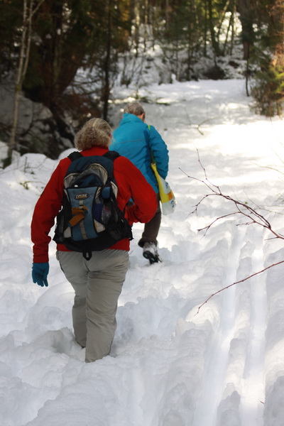 Magda en Corrie februari 2014 Vancouver Island (British Columbia, Canada) 
Diepe sneeuw in Morrell Nature Sanctuary bij Nanaimo