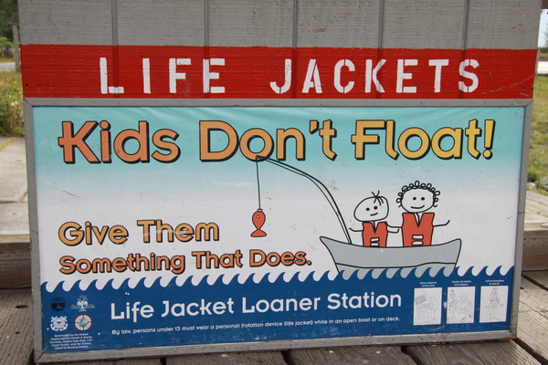 Kinderen drijven niet vanzelf 
Zwemvesten te leen op veel plaatsen