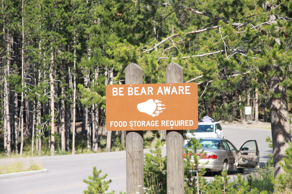 Bear food storage required 
Eten moet beerproof bewaard worden