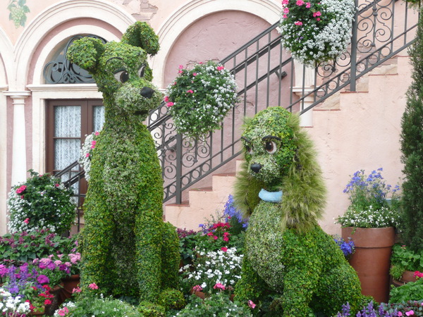 Hele mooie planten en bloemen sculpturen als onderdeel van het Flower and Garden festival