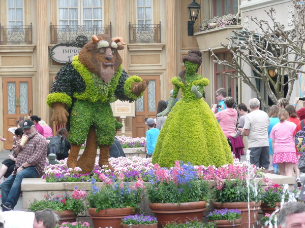 Hele mooie planten en bloemen sculpturen als onderdeel van het Flower and Garden festival