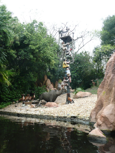 Jungle Cruise
Leuke cruise tussen nepdieren door en komische situaties, ook de gids maakt steeds dubbelzinnige opmerkingen (in het Engels...)