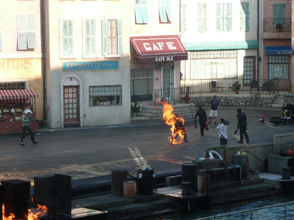 Lights, Motors, Action extreme stunt show
Auto en motor stunt scenes