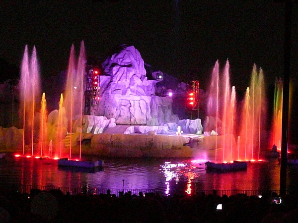 Fantasmic
Giga buiten theater met licht, water, vuur en vuurwerk show na sluitingstijd
