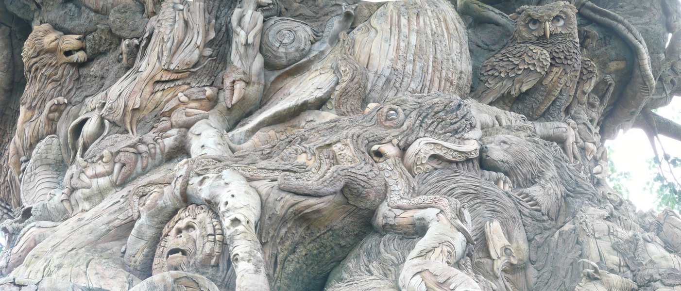 Tree of Life
Heel veel dieren in de stam en takken opgenomen