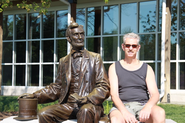 Fred mei 2015 Gettysburg (Pennsylvania, USA)
Met Lincoln op de bank