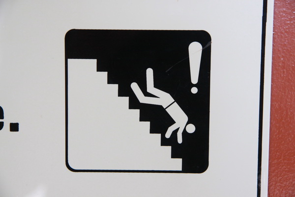 "Val niet van de trap"...