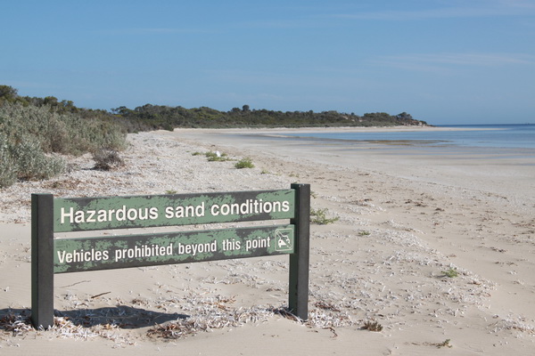 Gevaarlijke zand condities, geen voertuigen toegestaan