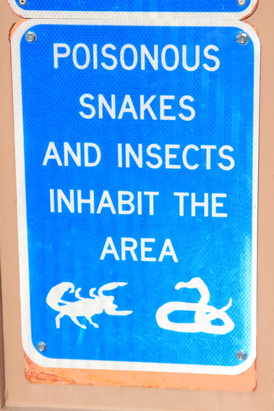Waarschuwing giftige slangen en insecten