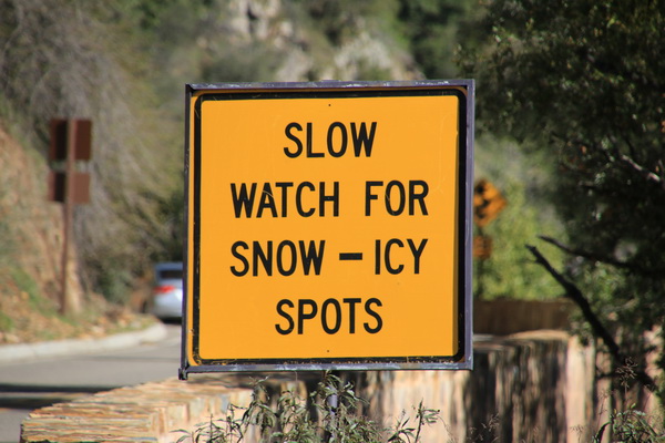 Langzaam, let op sneeuw of bevroren plekken