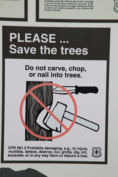 Niet in bomen snijden, hakken of iets vastspijkeren