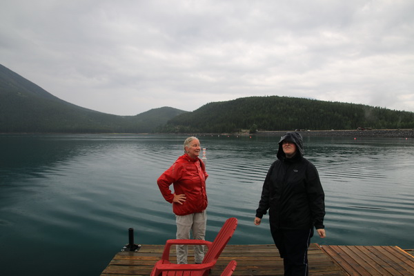 Leah en Magda juli 2017 - Lake Minnewanke (Banff NP, AB, Canada)
Regenachtig dagje