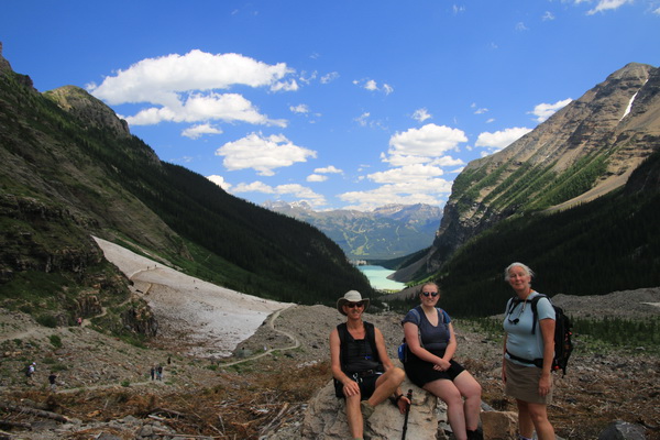 Leah, Magda en Fred juli 2017 - Plain of the six Glaciers (Banff NP, AB, Canada)
Mooie dagwandeling bij Lake Louise (op de achtergrond)