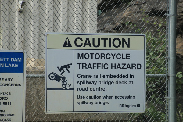 Waarschuwing voor rails in wegdek vor motorrijders