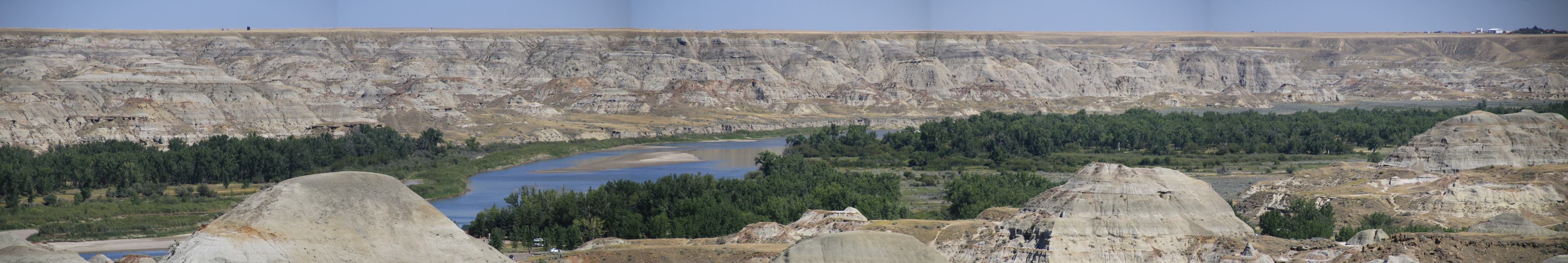 Bij de rivier wel groen en bomen