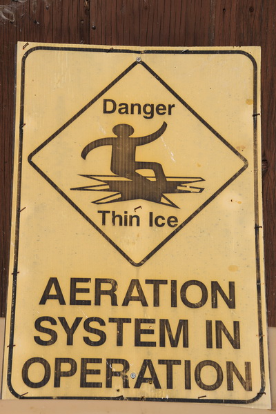 Waarschuwing voor dun ijs, beluchtingssysteem in werking