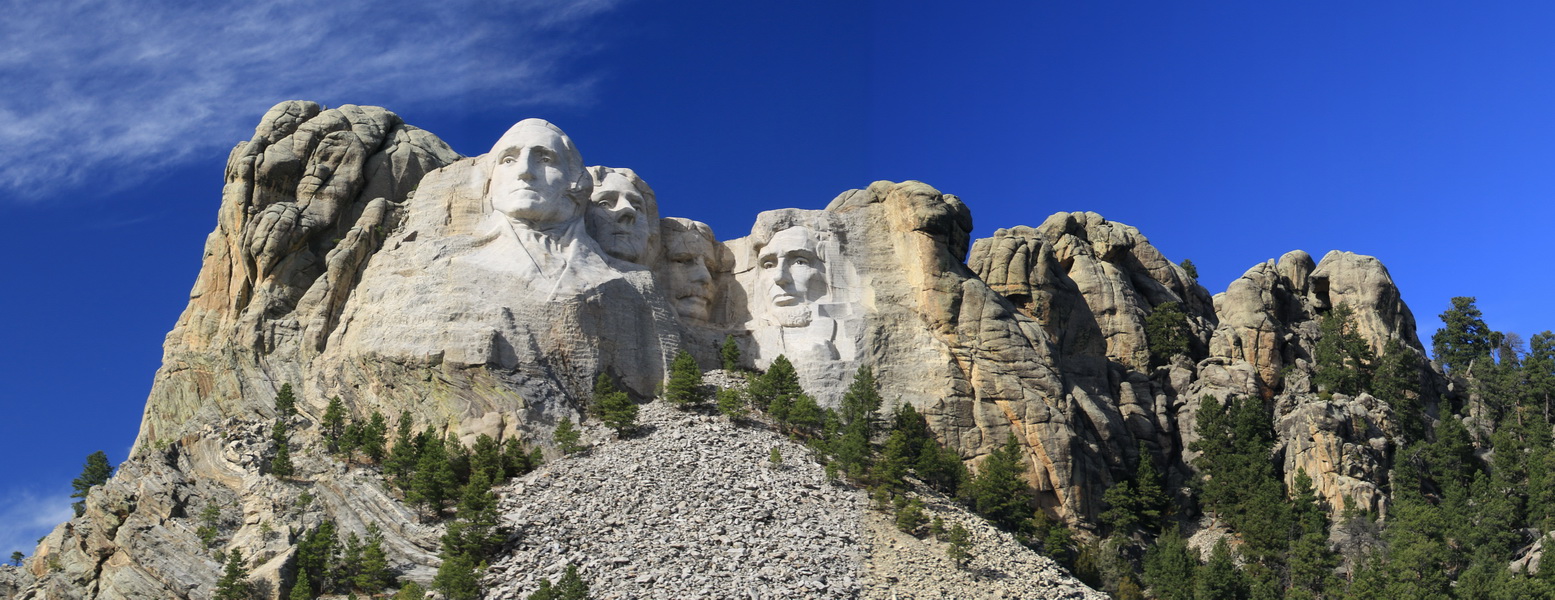 Overzicht van berg waarin de presidenten zijn uitgehakt