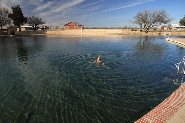 Magda januari 2018 - Warm zwembad (Balmorhea SP, TX, USA)
Niet een hotspring, maar wel lauw water.
