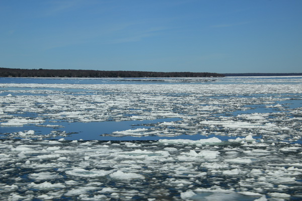 Drijfijs in Lake Superior vlak voor Sault Ste Marie