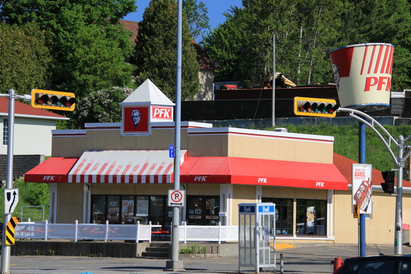 Zelfs KFC is aangepast in Quebec, PFK