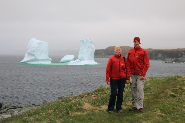 Magda en Fred juni 2018 - Grote ijsberg (St Anthony, NF, CAN)