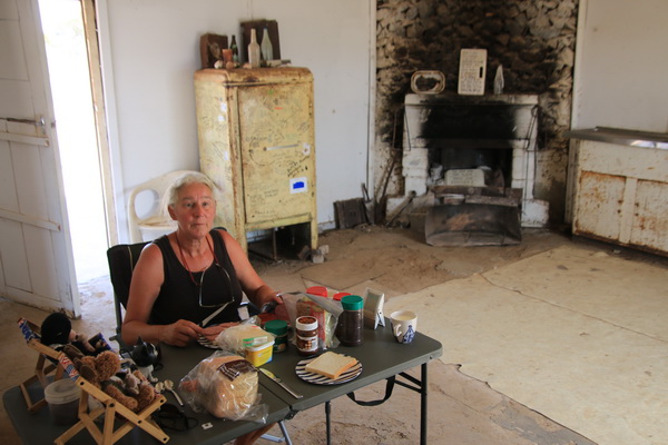  Magda januari 2019 - Ontbijt in de homestead (Koonalda Homestead, SA, AUS)