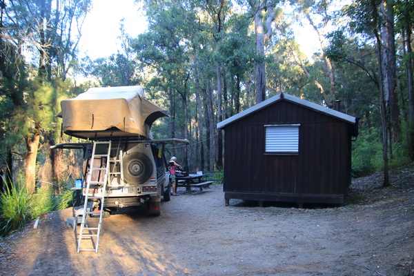 Ons nachtje naast een hut in het bos in de buurt van Walpole.
Konden 's avonds goed zitten in de hut, we waren er alleen.