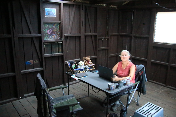 Ons nachtje naast een hut in het bos in de buurt van Walpole.
Konden 's avonds goed zitten in de hut, we waren er alleen.