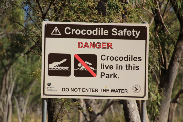 Waarschuwing voor krokodillen, niet zwemmen