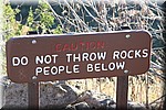 Gooi geen stenen naar beneden, daar zijn ook mogelijk mensen
