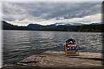 Beer, Muis en Giraffe mei 2017 - Loon Bay Recreation Site (Vancouver Island, BC, Canada)
Zittend in de strandstoel op het einde van een wiebelige steiger in Campbell Lake