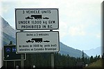 Verboden voor dubbele aanhangers (onder de 11.000kg toegestaan gewicht)
Op grens van Alberta (waar het wel mag) en British Columbia