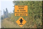 Toeter om voetgangers op brug te waarschuwen