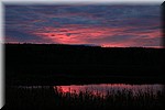 Zonsondergang weerspiegeld in het meertje
