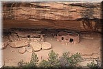 Pueblo woningen op een richel in de canyon