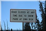 Weg kan elk moment gesloten worden in verband met sneeuw, parkeren op eigen risico