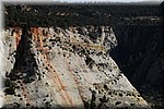 Een stukje zig-zag pas tegen een rotswand aan op de Observation Point wandeling