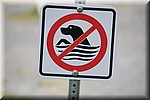 Verboden om je hond te laten zwemmen