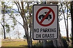 Verboden op het gras te parkeren
Vrij normaal in Nederland, uitzonderlijk in Australie